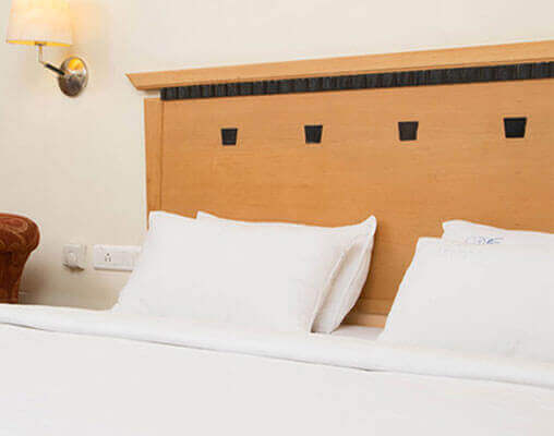 high-quality-plain-white-bed-sheets